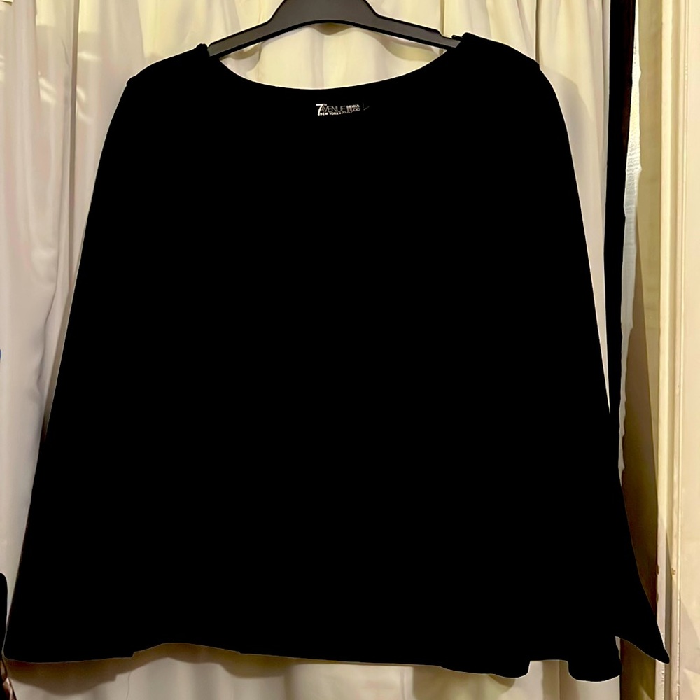 NWT NY&CO Black cape sleeve top. Size M.